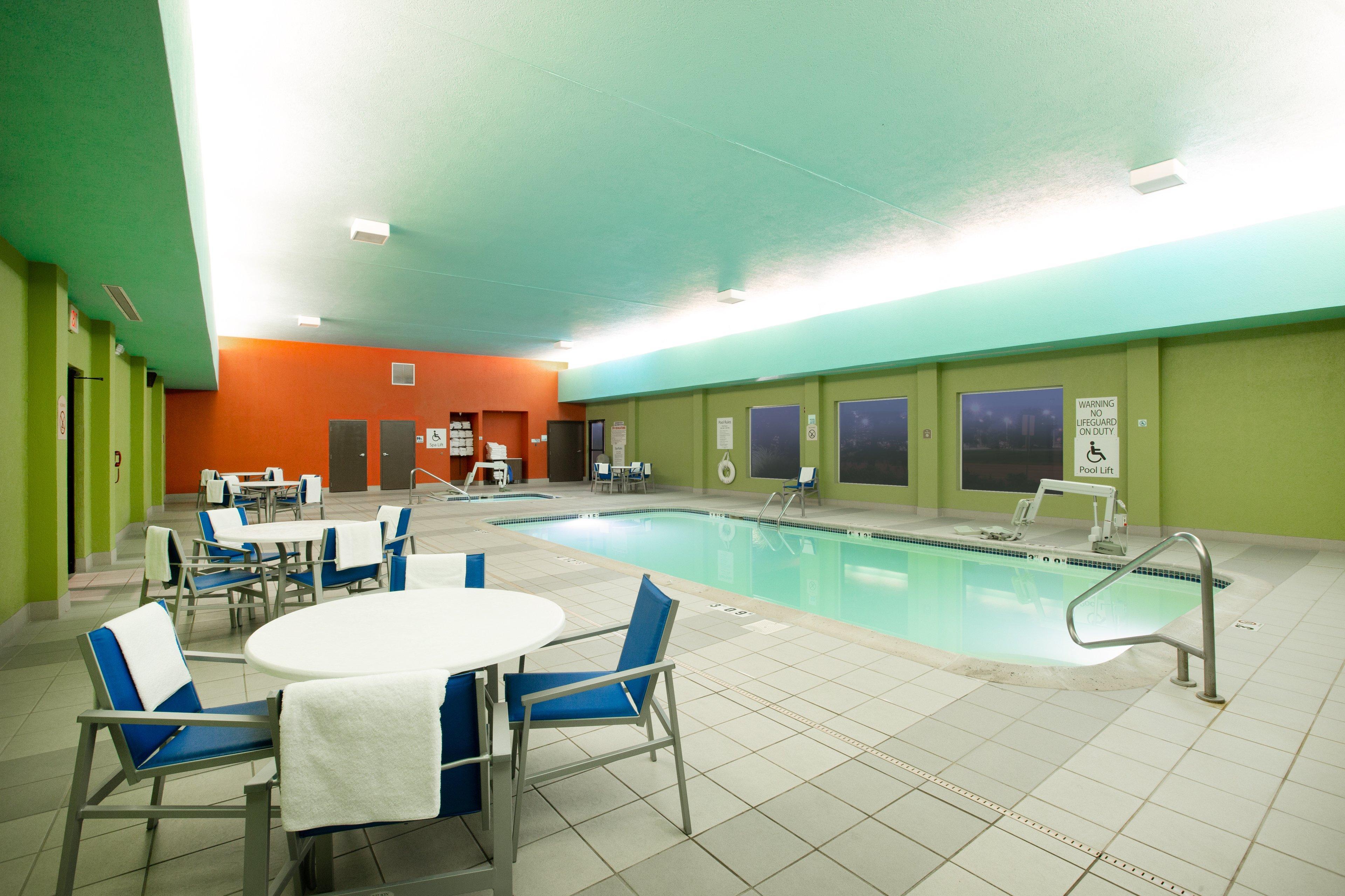 Holiday Inn Express Hotel & Suites Columbus By Ihg Экстерьер фото
