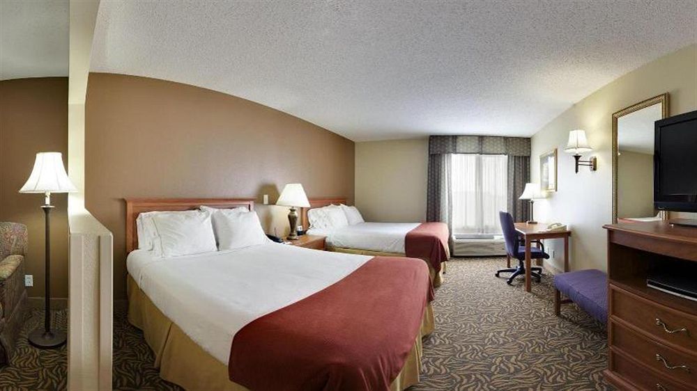 Holiday Inn Express Hotel & Suites Columbus By Ihg Экстерьер фото