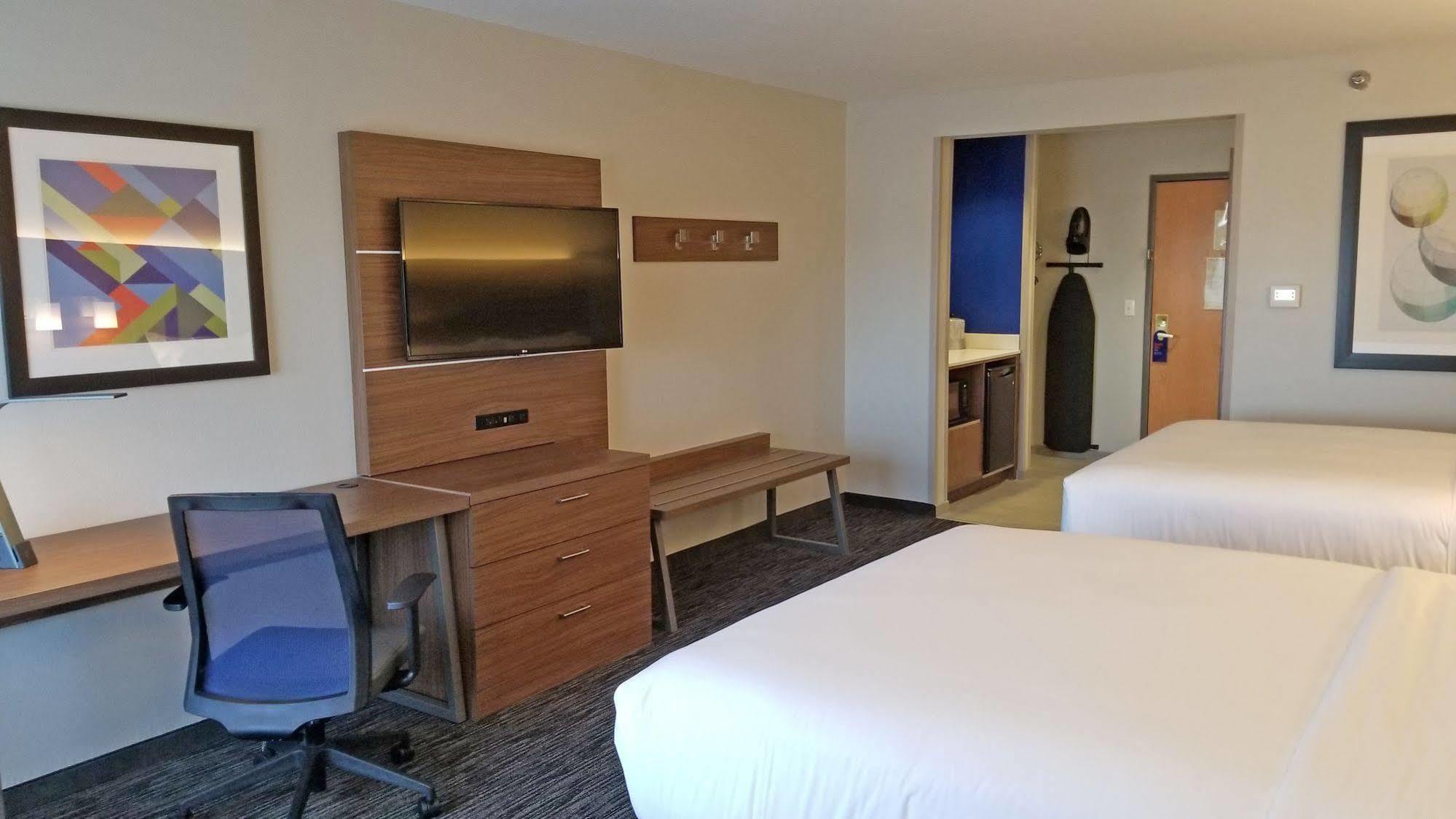 Holiday Inn Express Hotel & Suites Columbus By Ihg Экстерьер фото