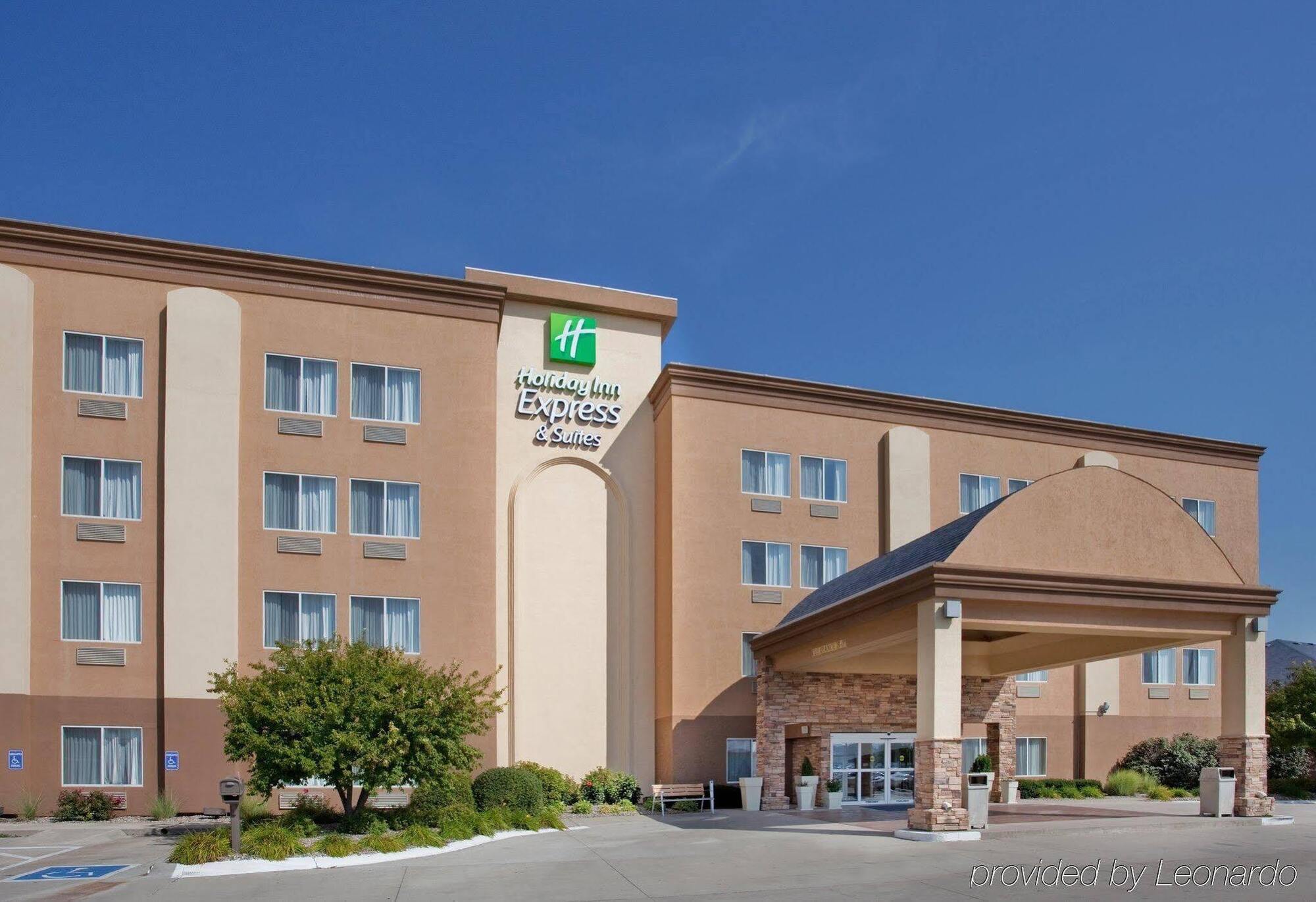 Holiday Inn Express Hotel & Suites Columbus By Ihg Экстерьер фото
