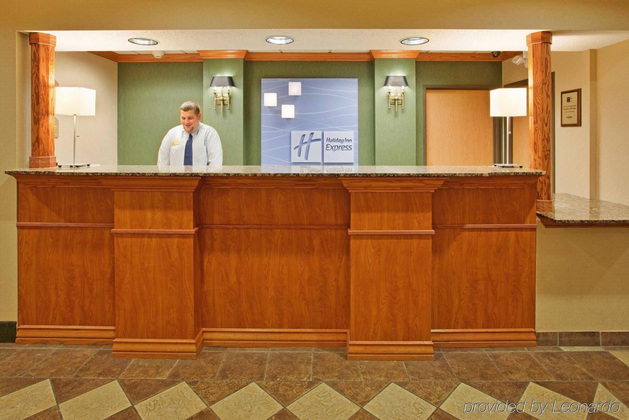 Holiday Inn Express Hotel & Suites Columbus By Ihg Экстерьер фото